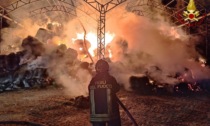 Spaventoso incendio a Castelletto Ticino: intervento ancora in corso