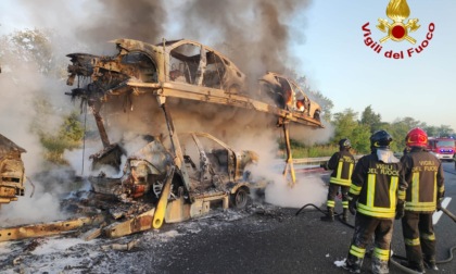 Camion a fuoco sulla Torino-Savona: circolazione interrotta