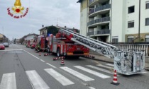 Incendio in un appartamento in corso Milano a Novara: pompieri in azione