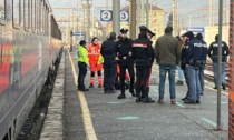 Donna investita da un treno: bloccata la Torino-Milano