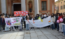 Parità di genere a Borgomanero più di 200 ragazzi delle medie in piazza per un flash mob