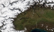 Alpi piemontesi innevate come non si vedeva da anni: l’immagine del satellite
