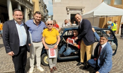 A Novara bagno di folla per la 1000Miglia