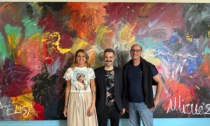 All'istituto Fermi di Arona una tela gigante dipinta dall'artista neurologo Viana