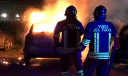 Incendia l'auto della vicina perché i cani abbaiano: arrestato dai carabinieri di Verbania