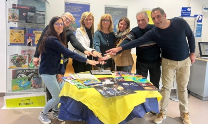 100 anni di tv: un francobollo dedicato a Mike Bongiorno, festa anche ad Arona