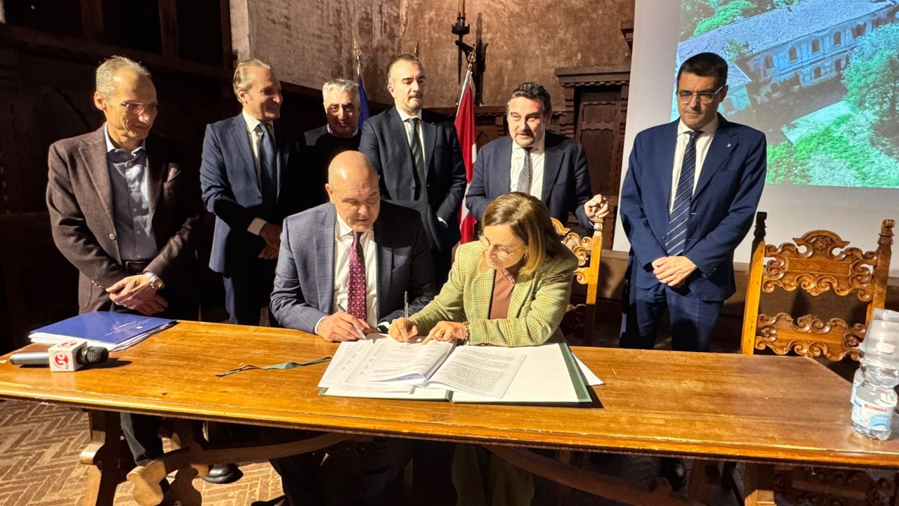 Firmate le convenzioni tra Comune di Novara e MIT per il recupero dell’ex Istituto De Pagave e la viabilità nella zona della moda