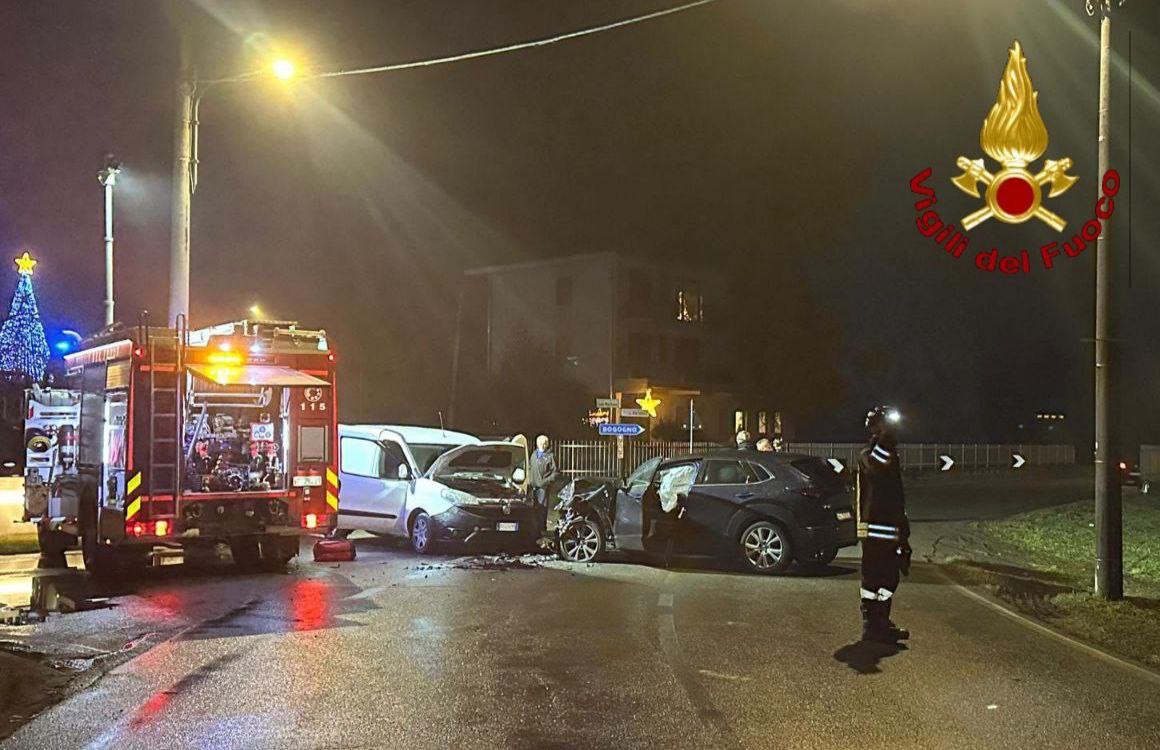 Scontro tra auto a Borgomanero: un ferito