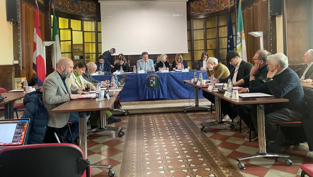 Approvato il bilancio da 7 milioni di euro per opere pubbliche ad Arona