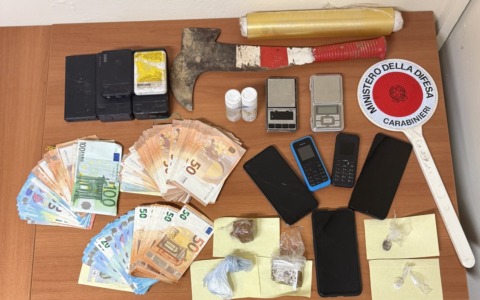 Arrestato un 37enne marocchino per spaccio in un bosco di Cavaglio d’Agogna