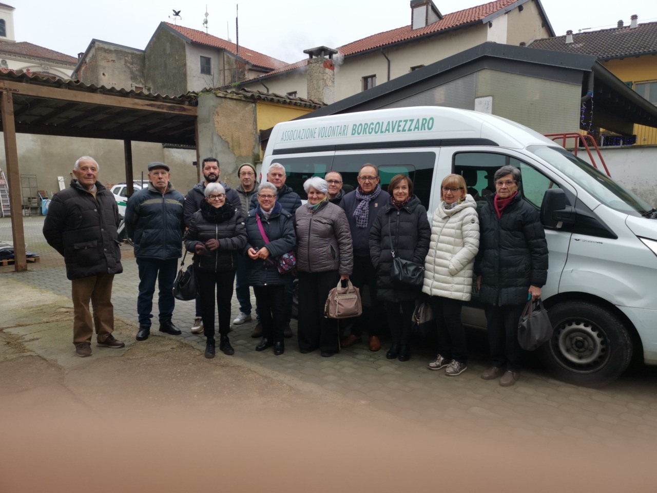 Associazione Volontari Borgolavezzaro lancia appello per un nuovo pulmino