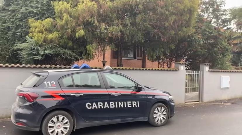 Cameri, omicidio-suicidio in una villa: un uomo uccide la moglie e si toglie la vita