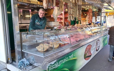 Dopo 60 anni chiude il banco “Zanardi – Il Salumaio” al mercato di Borgomanero