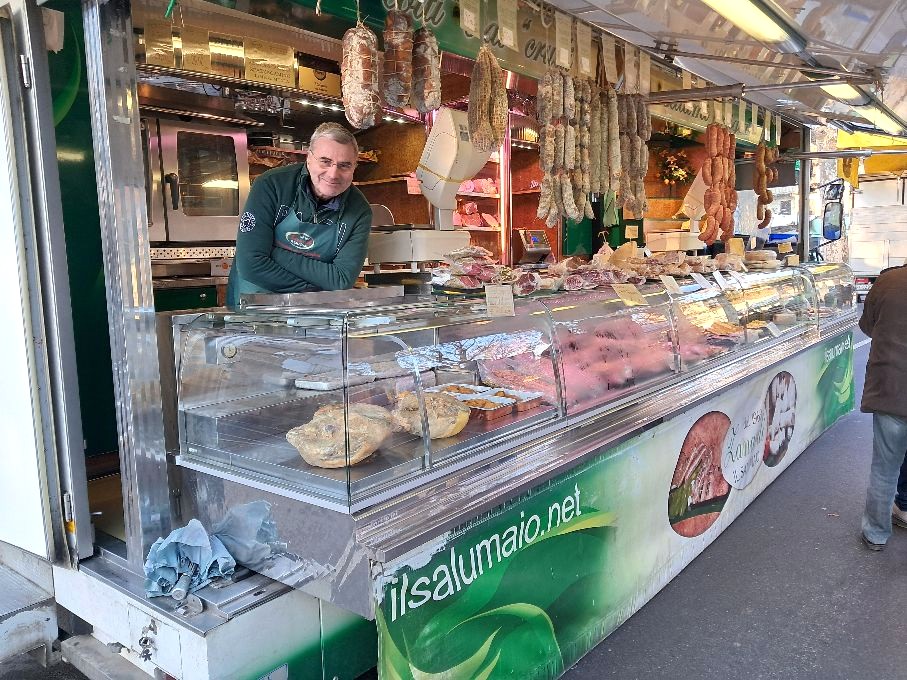 Dopo 60 anni chiude il banco “Zanardi – Il Salumaio” al mercato di Borgomanero