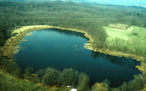 I Comuni si uniscono per vietare il pattinaggio sul Lagone di Mercurago