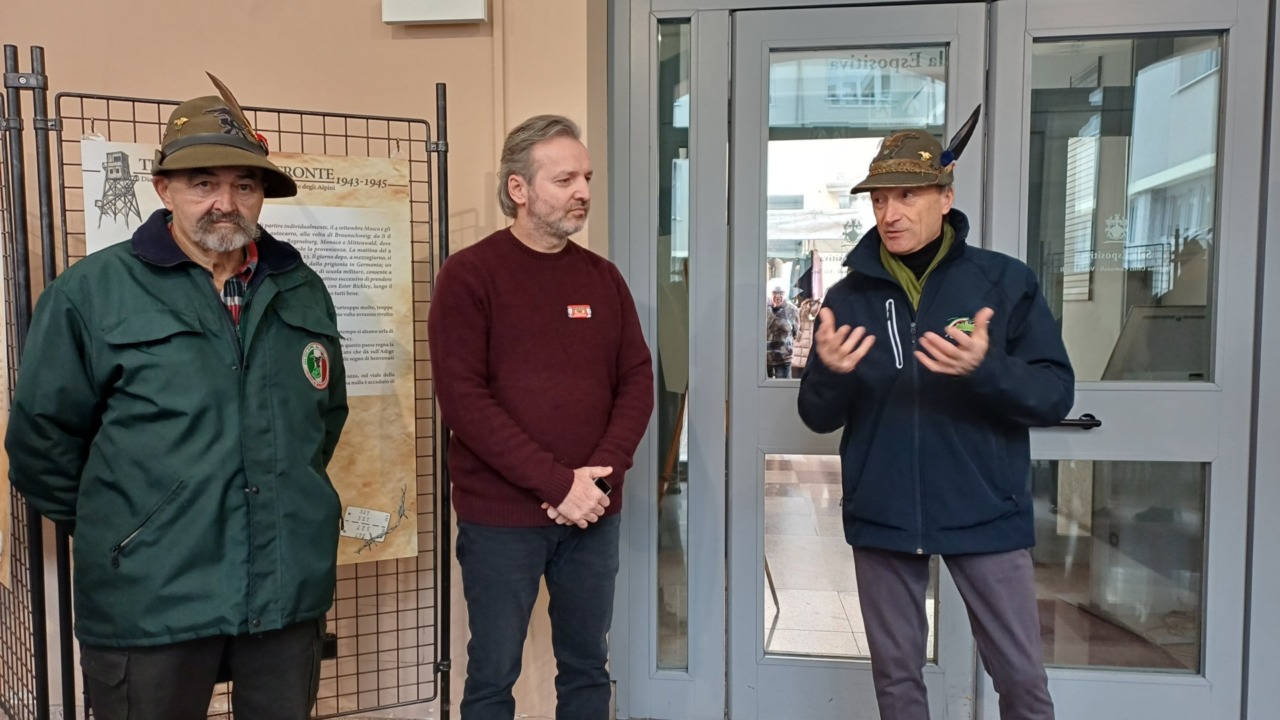 Inaugurata la mostra “Tenere alta la fronte” a Borgomanero