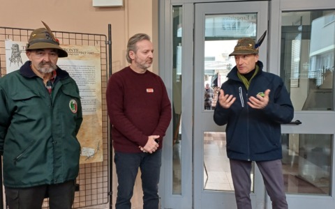 Inaugurata la mostra “Tenere alta la fronte” a Borgomanero