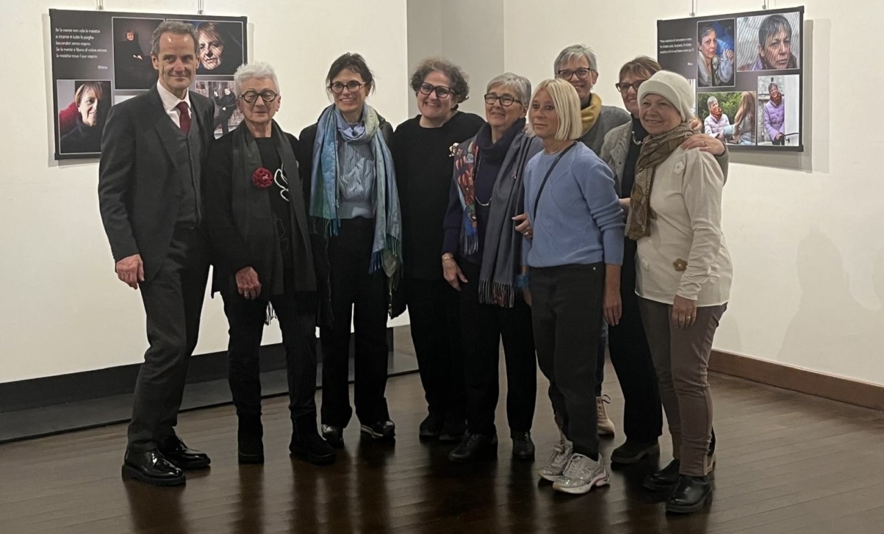 La mostra fotografica itinerante sulle esperienze delle pazienti oncologiche arriva a Novara