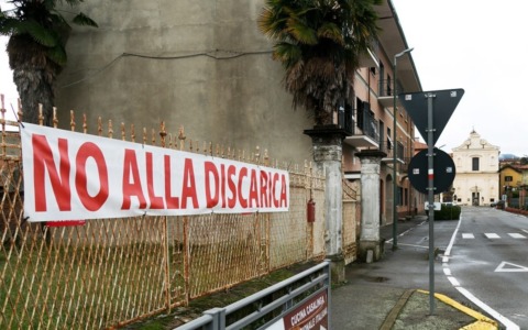 Maggiora: il progetto di ampliamento della discarica include amianto
