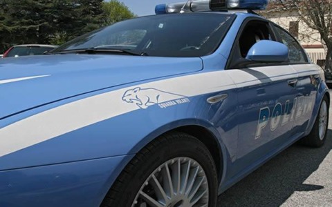 Un giovane aggredito e derubato su un autobus a Novara: identificato il presunto aggressore