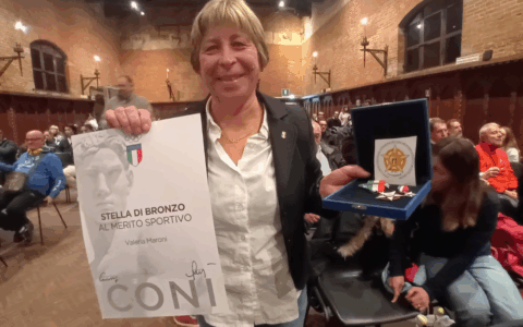Valeria Maroni, vigilessa di Boca, premiata con la Stella di bronzo al merito sportivo