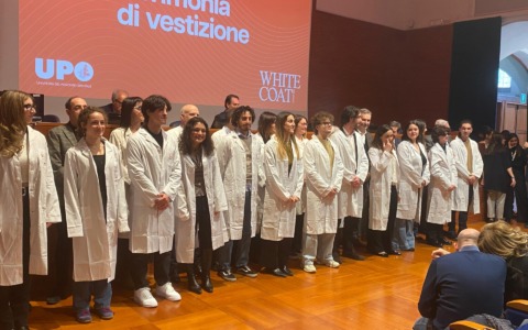 Camici bianchi per 150 studenti di Medicina dell’UPO: inizia il tirocinio in corsia