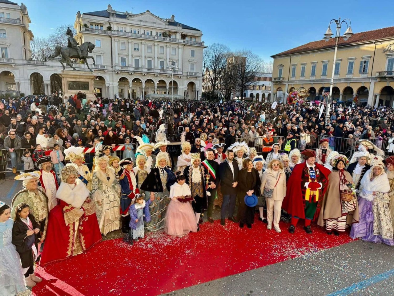 Carnevale Novarese, conclusa l’edizione 2026: piazza Martiri affollata