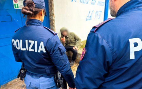 Espulsione di un egiziano irregolare a Novara: intensificati i controlli