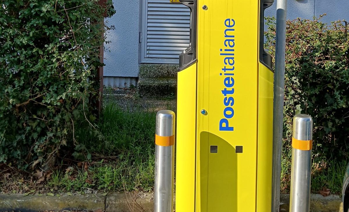 Poste Italiane amplia la rete di ricarica elettrica in provincia di Novara