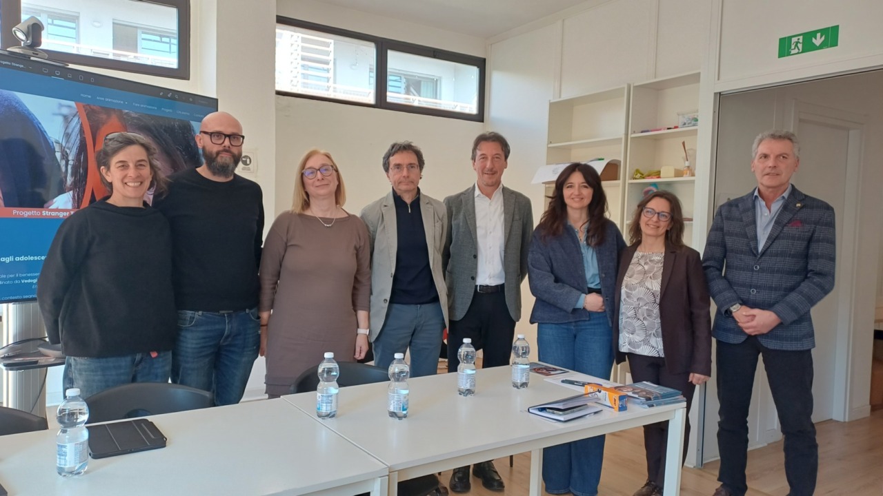 Presentato il progetto Stranger Teens a Borgomanero per il benessere giovanile