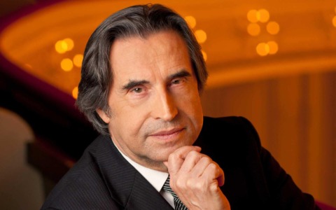 Riccardo Muti diventa cittadino onorario di Novara: il consiglio comunale approva la cerimonia