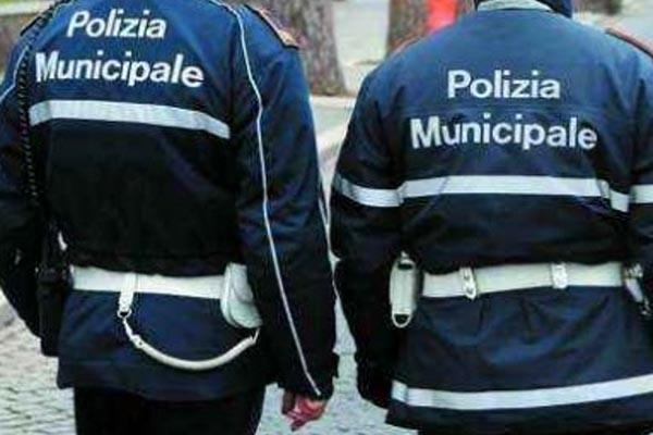 34enne inghiotte involucri di droga dopo colluttazione con la Polizia Locale