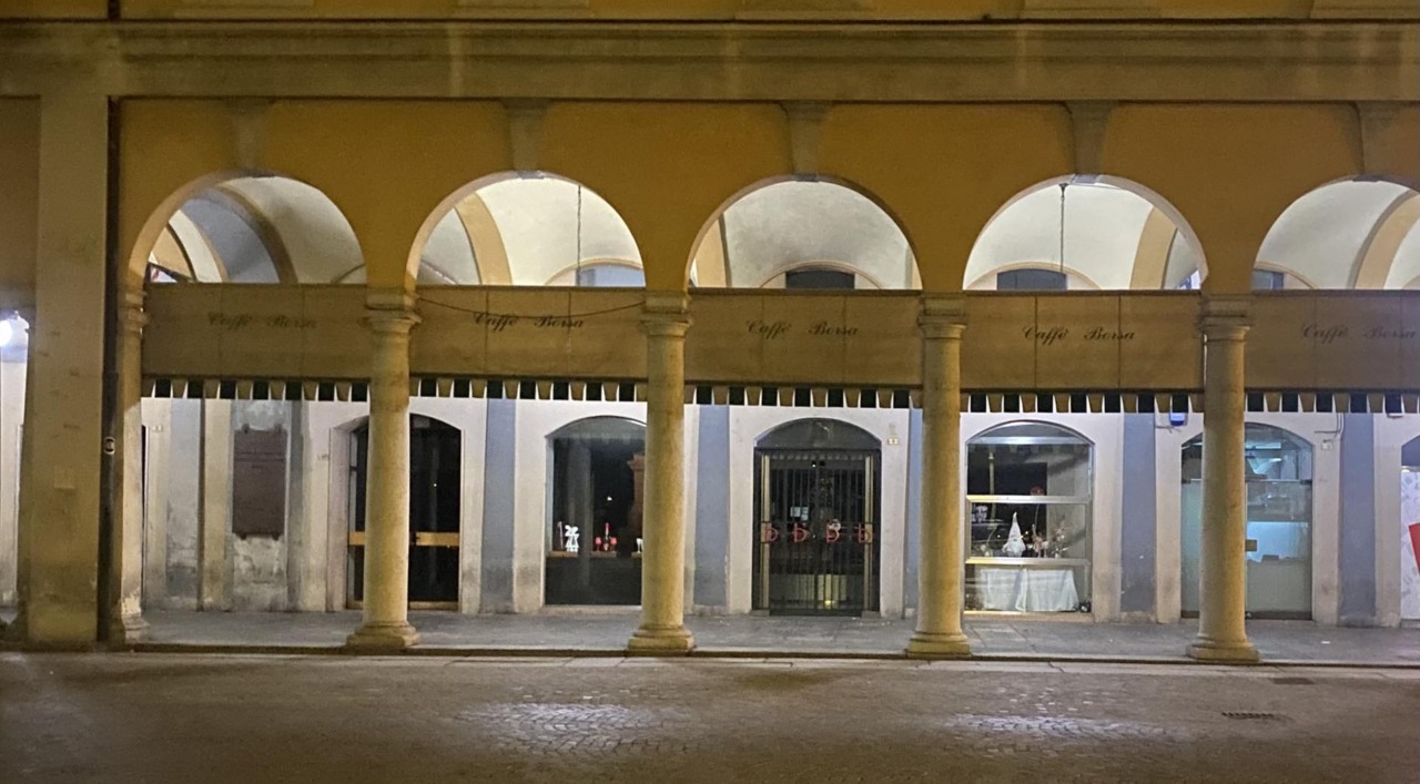Chiude il bar Borsa di Novara: un simbolo della città dopo 65 anni di storia