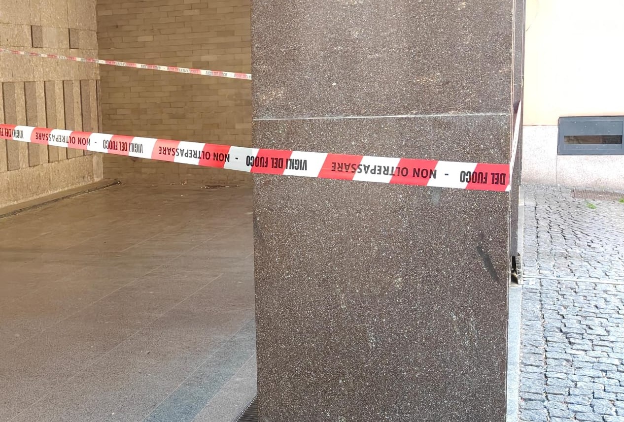 Esplosione al bancomat di via Gramsci a Galliate: indagini avviate