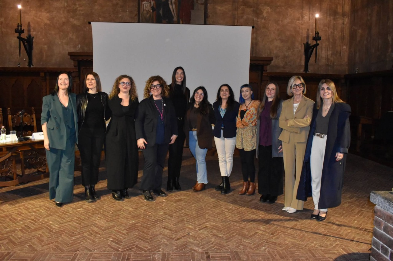 Il fascino del narcisismo e le relazioni tossiche: un incontro di grande partecipazione