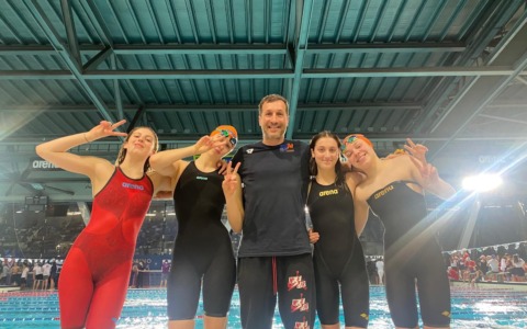 Libertas Nuoto Novara trionfa ai Regionali con numerosi podi e medaglie d’oro