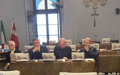 Nasce ‘Alleanza Novarese’: quattro consiglieri si staccano da Fratelli d’Italia