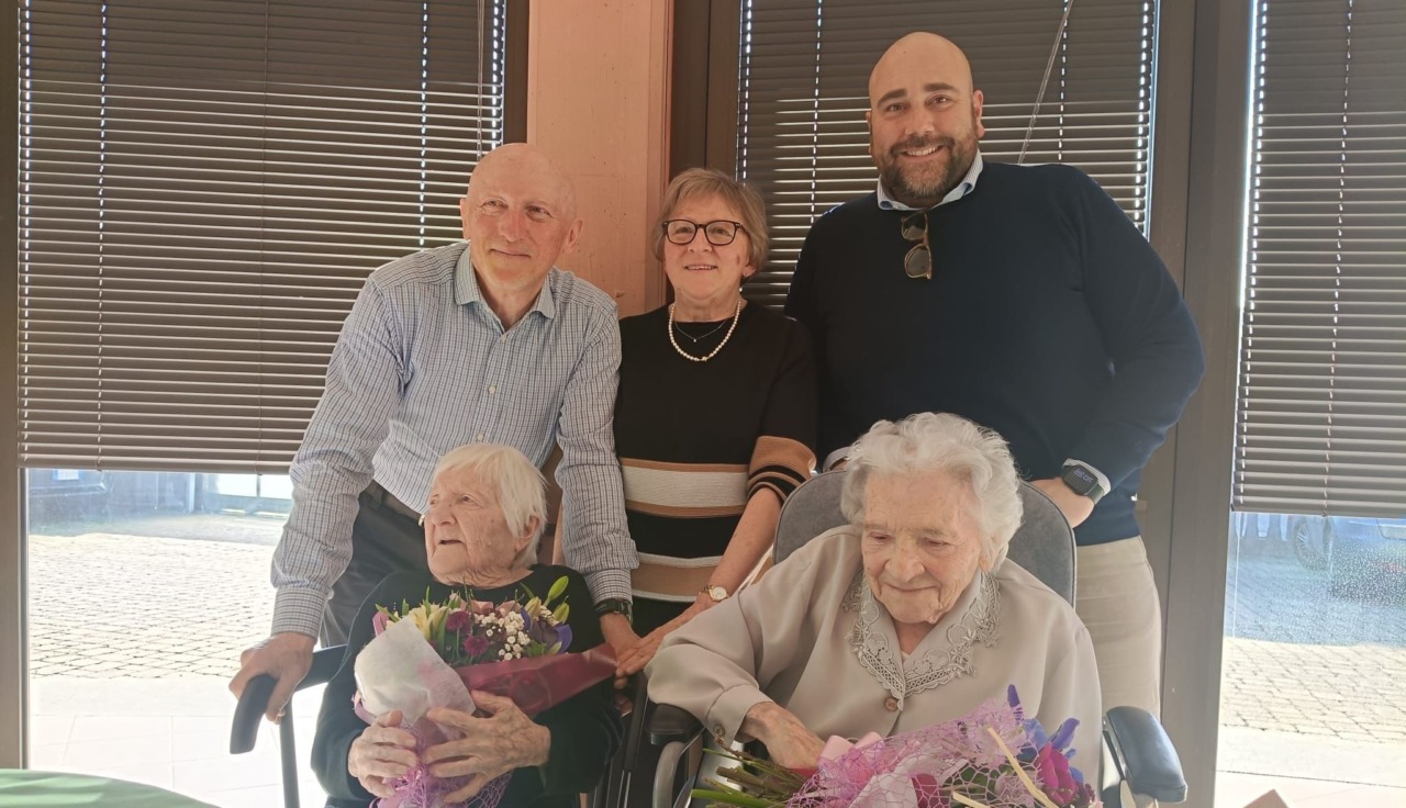 Novara, reunion tra sorelle ultracentenarie dopo 3 anni: l’emozionante incontro di Mariuccia e Pierina