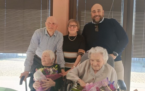 Novara, reunion tra sorelle ultracentenarie dopo 3 anni: l’emozionante incontro di Mariuccia e Pierina