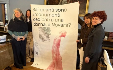 Scarsa presenza femminile nei monumenti di Novara: 70 manifesti per una riflessione collettiva