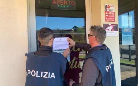 Sospensione della licenza per sala VLT a Castelletto Ticino dopo il lavoro di un minorenne