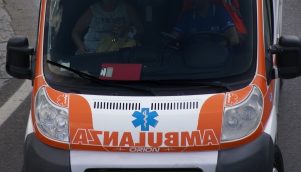 Tragedia a Suno: un ragazzo di 21 anni perde la vita in un incidente