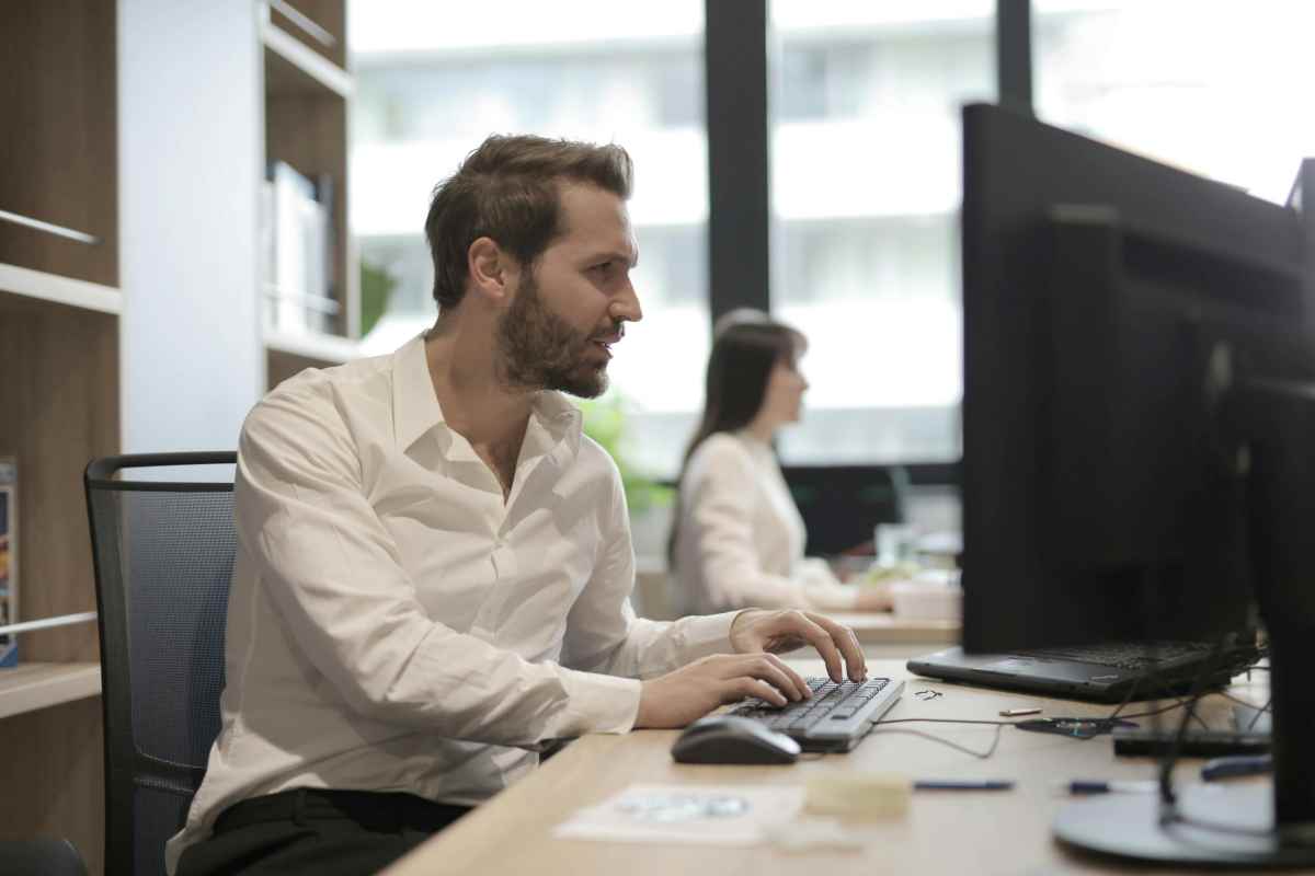 Le aziende B2B compaiono meno nelle ricerche AI: perché e come lavorare per farsi citare?