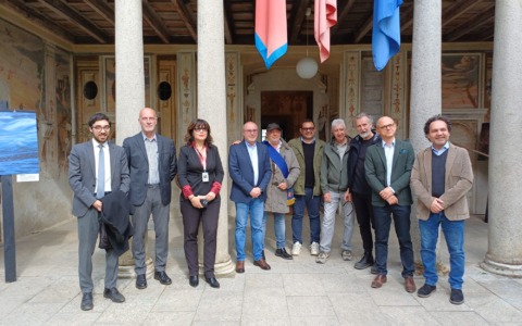 A Cameri, la doppia mostra “Equilibrium” celebra arte e natura a Villa Picchetta