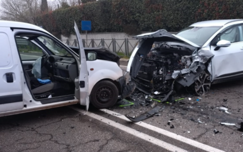 Carabiniere in servizio non attivo salva feriti dopo un incidente stradale