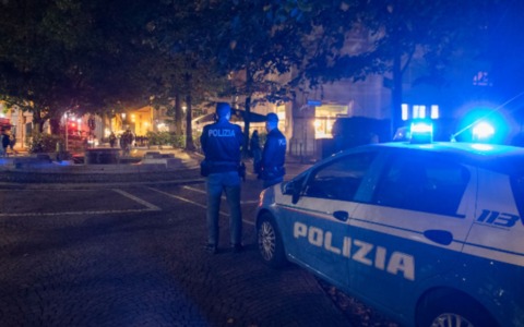 Controlli della Questura a Novara: episodi di violenza nella movida notturna
