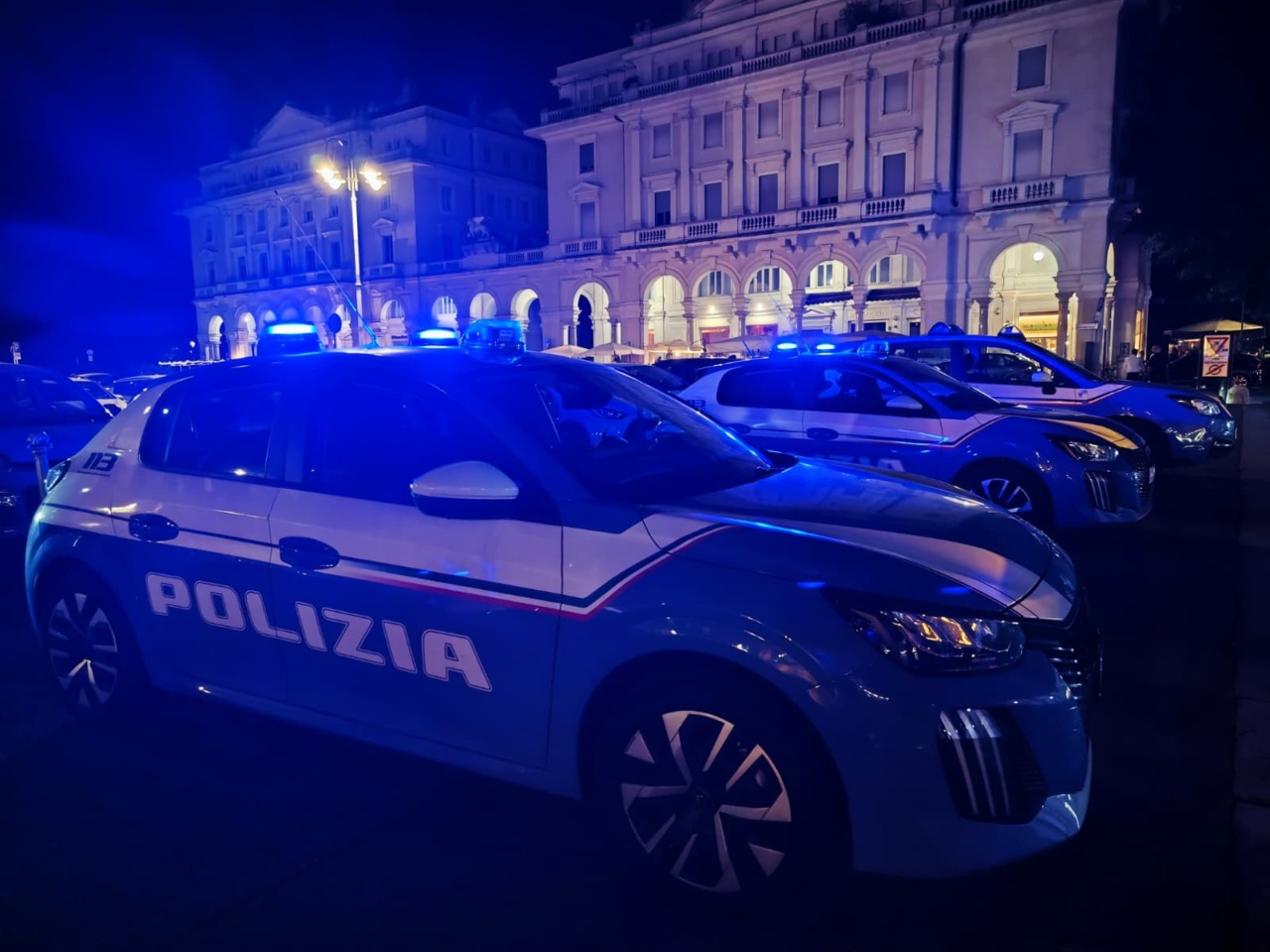 Controlli nella movida novarese: denunciati due giovani con hashish e manganello