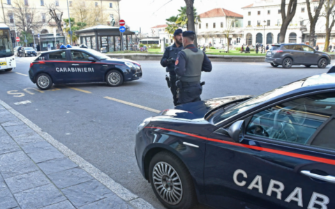 Due rapine in strada a Novara: catenine d’oro nel mirino dei ladri