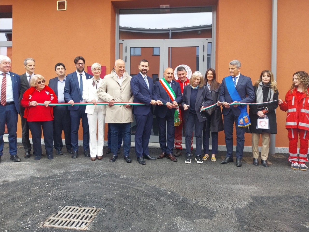 Inaugurata la nuova Centrale operativa della Croce Rossa a Borgomanero, dedicata al dottor Ugo Mauri