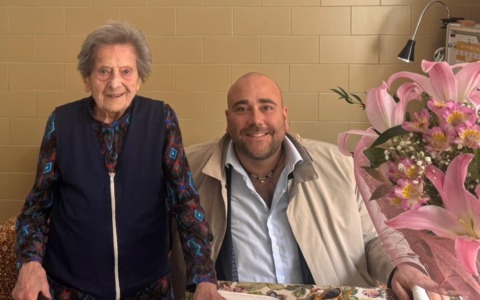 Maria Rosa Martelli De Col compie 100 anni: una vita dedicata a Novara e alla famiglia